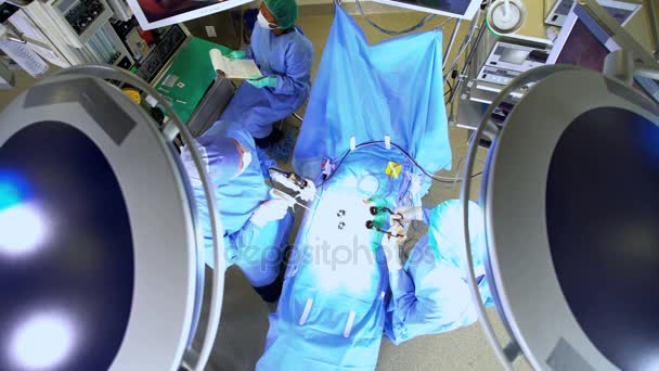 Ameliyat ekibi laparoskopi ameliyatı gerçekleştirme — Stok video