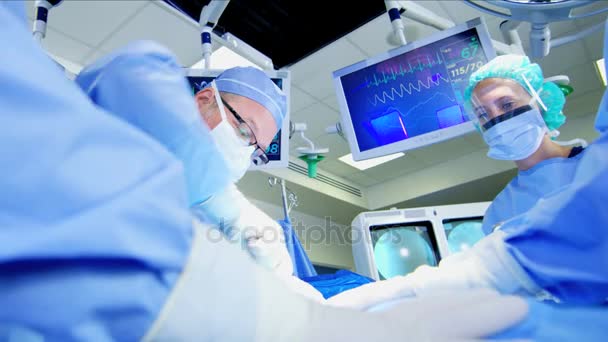 Équipe chirurgicale effectuant une chirurgie orthopédique — Video