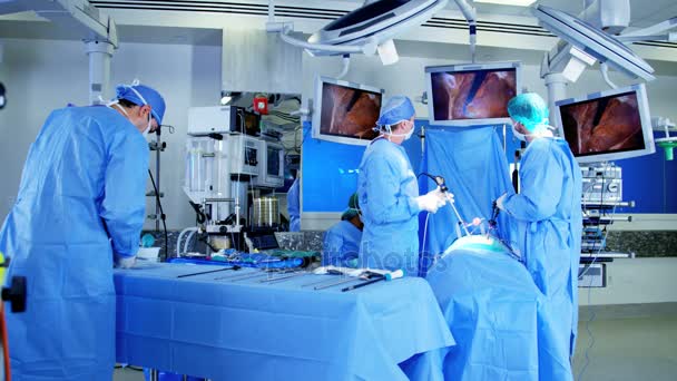 Sebészeti teljesítő laparoszkópia művelet — Stock videók