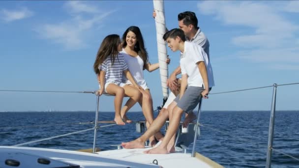 Family with children sailing on yacht — Stock Video