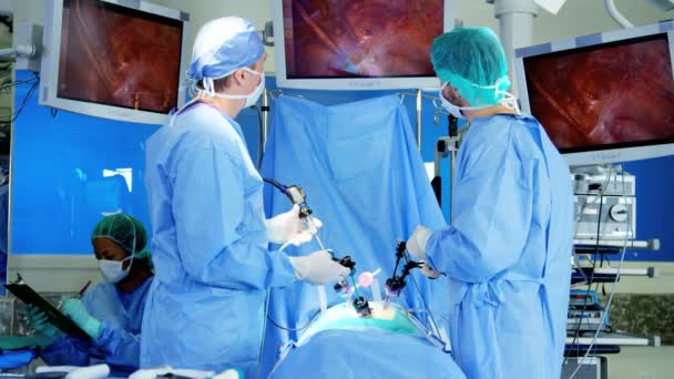 Operazione di formazione chirurgica laparoscopica — Video Stock