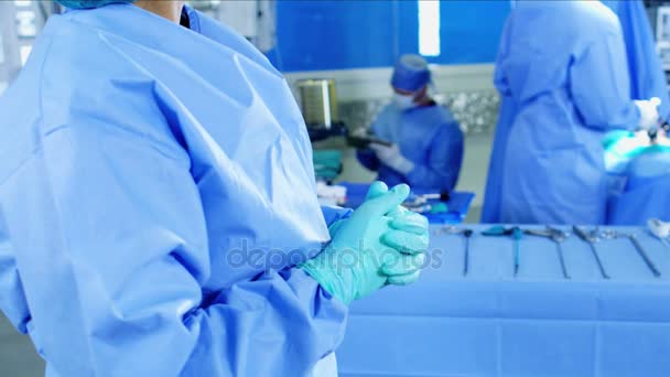 Equipe especializada em cirurgia laparoscópica — Vídeo de Stock