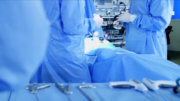 Surgical training team perform operation — Stock Video