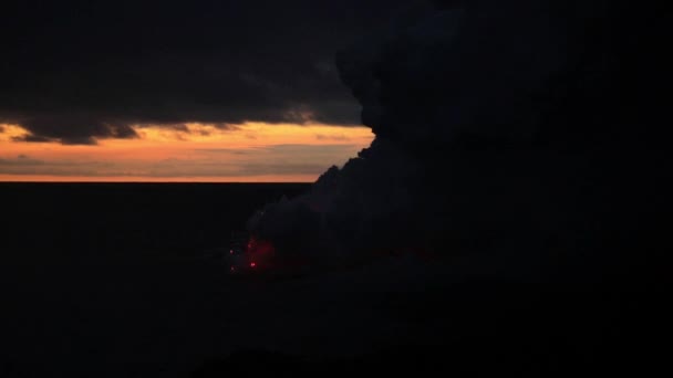 Kilauea, vulkáni láva kikristályosodásai gőzölgő — Stock videók