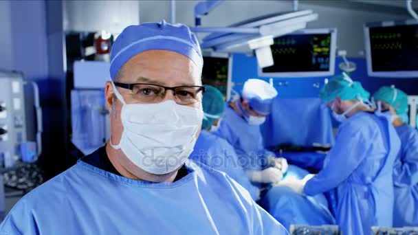 Équipe chirurgicale effectuant une chirurgie orthopédique — Video