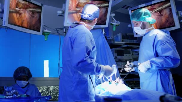 Laparoskopická operace v chirurgické divadlo — Stock video