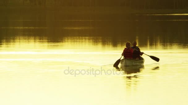 Couple in the boat on the lake — Stock Video