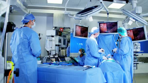 Operacja chirurgiczna wykonywania laparoskopii — Wideo stockowe