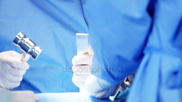 Chirurgický tým ortopedické chirurgie operace — Stock video