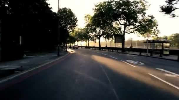 Point Vue Conduisant Dans Les Rues Tranquilles Ville Tôt Matin — Video