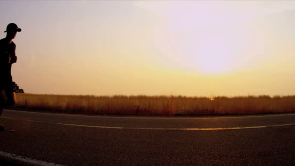Чикаго 2017 Квітня Силует Людини Біг Дорозі Сходом Сонця — стокове відео