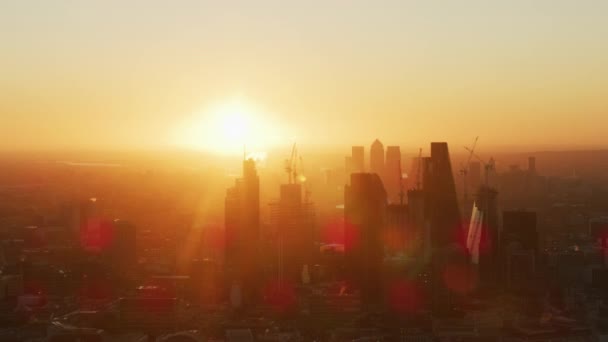 Luchtfoto Zonsopgang Met Zon Flare Gebouwen Van Commerciële Landmark London — Stockvideo