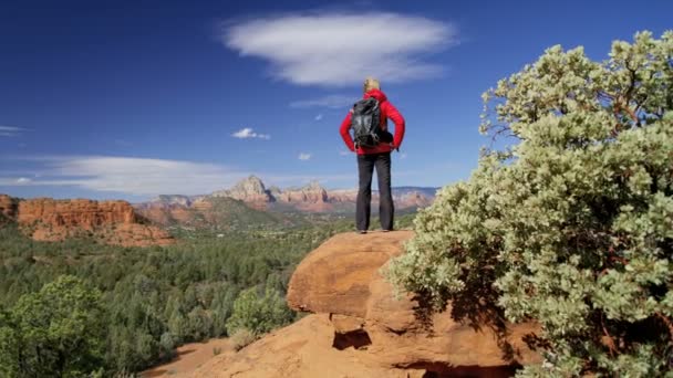 Egészséges Kaukázusi Amerikai Női Utas Vörös Homokkő Verde Valley Arizona — Stock videók