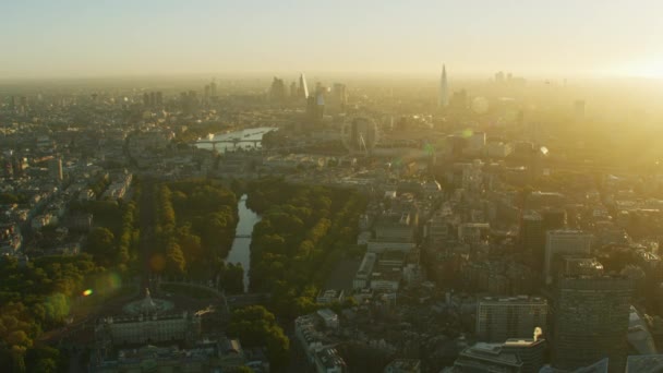 Luftaufnahme Sonnenaufgang London City Skyline James Park Mall London Eye — Stockvideo