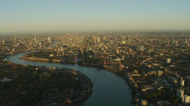 Aerial Sunrise Visa Solsken Över London Stadsbilden Bostadshus Och Kommersiella — Stockvideo