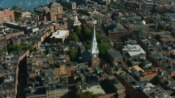 老北教堂和塔尖顶殖民地波士顿的历史宗教大厦鸟瞰美国马萨诸塞州 — 图库视频影像