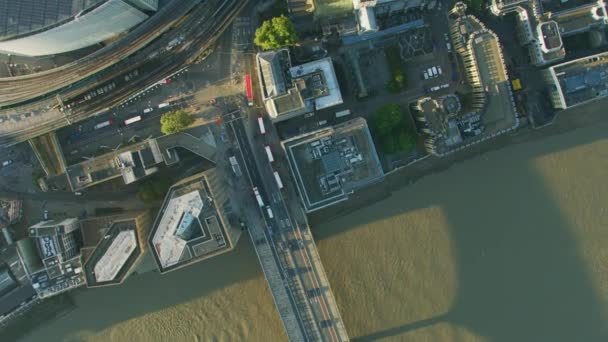 Aerial Sunrise View Commuter Vehicles Pedestrians Crossing London Bridge City — Stock Video