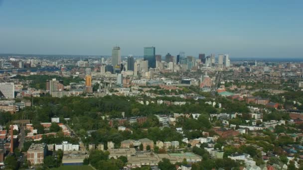 市中心金融区城市摩天大楼的鸟瞰图约翰汉考克大厦和谨慎的塔波士顿马萨诸塞美国 — 图库视频影像