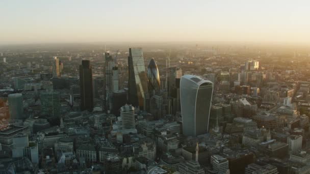 Flygfoto Londons Skyline Och Soluppgång Över Finansdistriktet Skyskrapor Walkie Talkie — Stockvideo