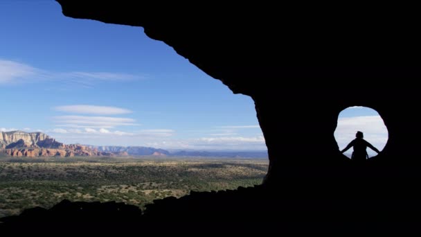 Silueta Kavkazské Američanky Cestovatelů Turistických Dobrodružství Expedice Verde Údolí Arizona — Stock video