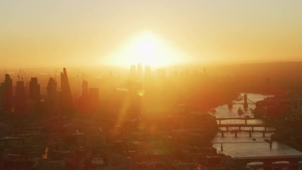 Vista Aérea Desde Amanecer Del Río Támesis Sobre Canary Wharf — Vídeos de Stock