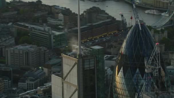 伦敦英国 2017年11月 空中特写视图黄瓜摩天大楼玻璃外部在日出城市伦敦金融区英国英国 — 图库视频影像
