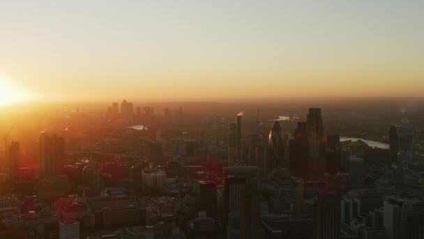 Luftspeiling Soloppgang London City Skyline Kommersielle Landemerker Bygninger Finansielle Distrikt – stockvideo