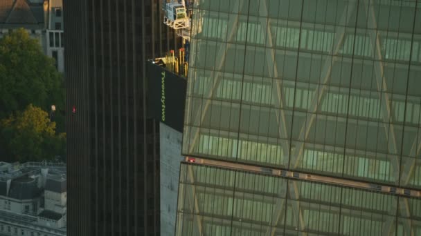 ロンドン 2017年 空中閉じるを日の出リーデン ホール市建物でガラス張りの外観と眺めロンドン金融地区イギリス — ストック動画