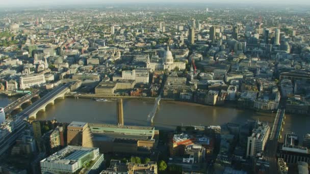 空中日出鸟瞰城市伦敦地平线 保罗大教堂泰晤士河千禧桥英国联合王国 — 图库视频影像