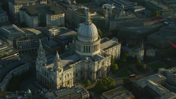 日の出のセント ポールズ大聖堂英国国教会ルドゲート丘ロンドン イングランド イギリス空撮 — ストック動画
