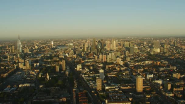 Aerial Sunrise View Londra Città Skyline Fiume Tamigi Uffici Edifici — Video Stock