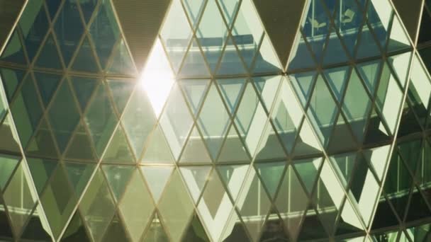 ロンドン 2017年 太陽フレア ガラスパネルの外装ザ ガーキン商業超高層ビル ロンドン イギリスのビュー日の出間近で航空 — ストック動画