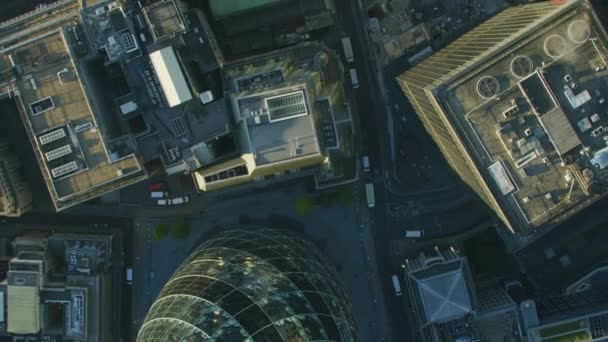 空中日出景观伦敦金融区屋顶城市摩天大楼黄瓜和 Cheesegrater 城市街道通勤车辆英国英国 — 图库视频影像