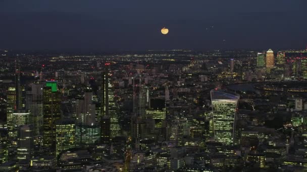 Antenne Nachtsicht Mondschein Über Der Stadt London Skyline Finanzbezirk Wolkenkratzer — Stockvideo