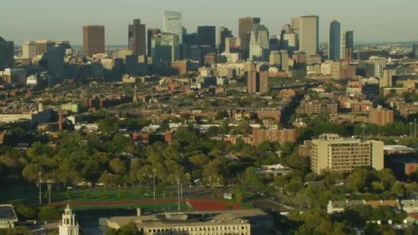 Flygfoto Över Metropolitan Boston Förorter Och Skyskrapa Stadssilhuetten Historiska Capitol — Stockvideo