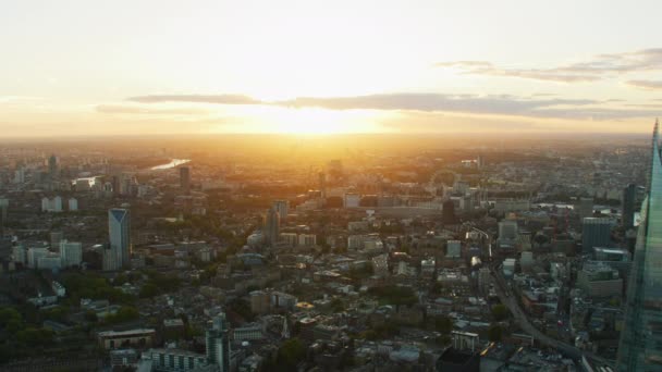 ロンドン 2017年 航空写真ビュー ロンドンのスカイライン商業および住宅の建物からシャード ガラス塔川テムズ イギリス夕日 — ストック動画