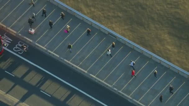 London November 2017 Aerial Close View Pedestrians Public Transport Commuter — Stock Video