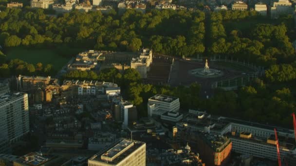 Flybilde Soloppgang Kongefamiliens Residens Buckingham Palace Victoria Memorial James Park – stockvideo