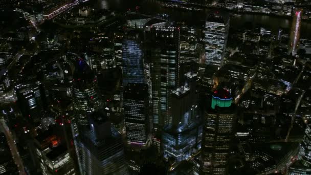 Vista Aérea Por Noche Londres Distrito Financiero Farolas Iluminadas Rascacielos — Vídeo de stock