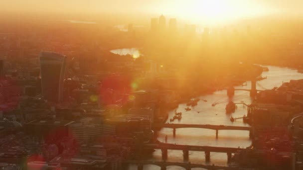 Vista Aérea Sunrise London City Skyscrapers Commercial Buildings Landmark Bridges — Vídeo de Stock