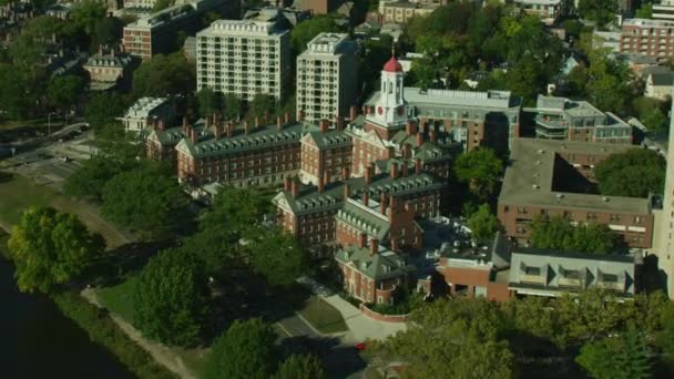 Luftaufnahme Von Dunster House Undergraduate Learning Facility Gelegen Charles River — Stockvideo