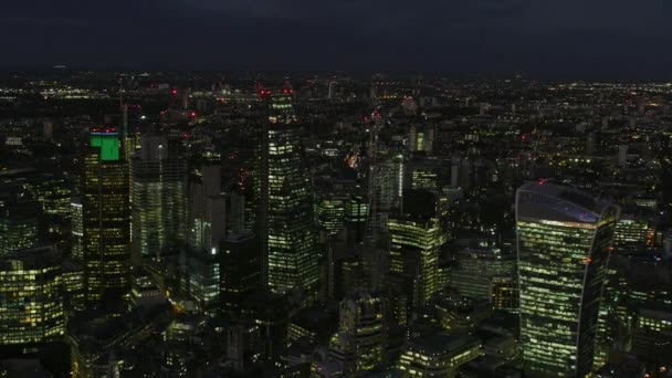 Luftaufnahme Bei Nacht Beleuchtete Büro Leuchtet Stadt Von London Finanzbezirk — Stockvideo