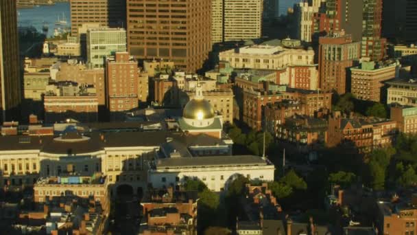 Letecký Pohled Boston Zlaté Kopule Státní Finanční Čtvrti Historické Části — Stock video