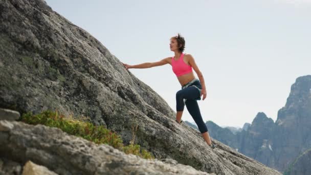 Jonge Kaukasische Amerikaanse Vrouwelijke Fitness Klimmer Klimmen Habrich Squamish Valley — Stockvideo