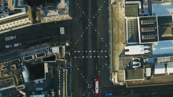 鸟瞰牛津街在日出商业和零售建筑屋顶行人通勤车辆伦敦英国英国 — 图库视频影像
