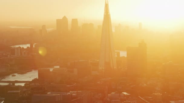 伦敦英国 2017年11月 鸟瞰日出与太阳耀斑在金丝雀码头泰晤士河上的碎片伦敦英格兰联合王国 — 图库视频影像