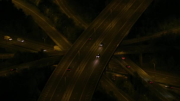 Luchtfoto Bij Nacht Commuter Voertuig Verkeerslichten Reizen Snelweg Multi Lane — Stockvideo