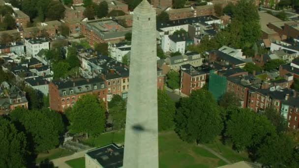 Luchtfoto Van Bunker Hill Monument Obelisk Een Historische Toren Gebouwd — Stockvideo