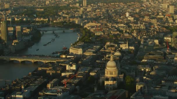 Luchtfoto Zonsopgang Boven Londen City Skyline Stadsmilieu Pauls Cathedral River — Stockvideo