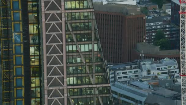 Luchtfoto Bij Zonsondergang Close Van Leadenhall Gebouw Cheesegrater Moderne Wolkenkrabber — Stockvideo